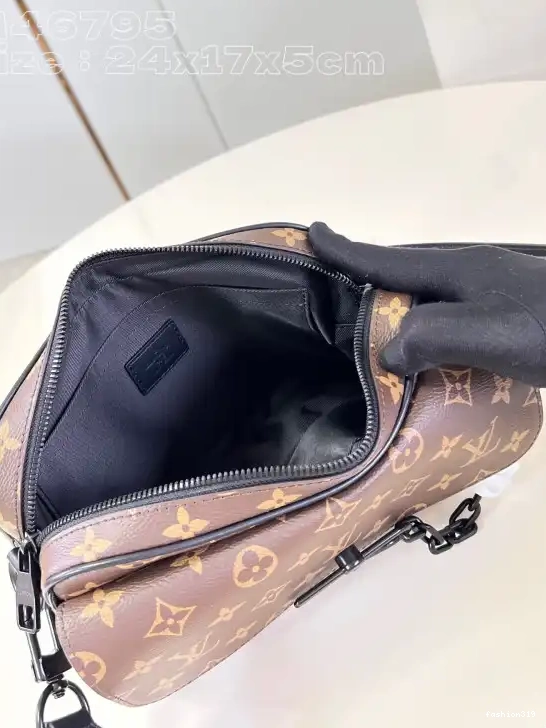 Wallet-23.5*17*6CM LOUIS VUITTON Wearable Steamer 0401